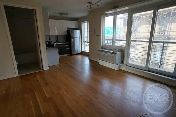 Rented by EXR | media 18