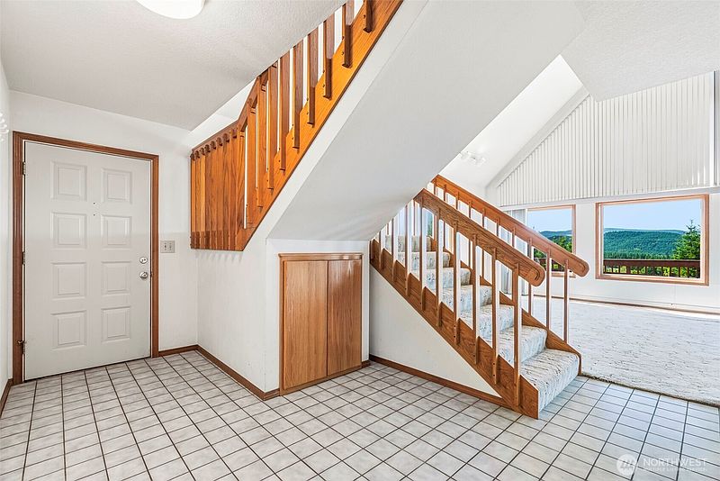4th image of 805 Luebke Road