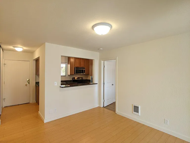 1930 Vine Street — Photo 10