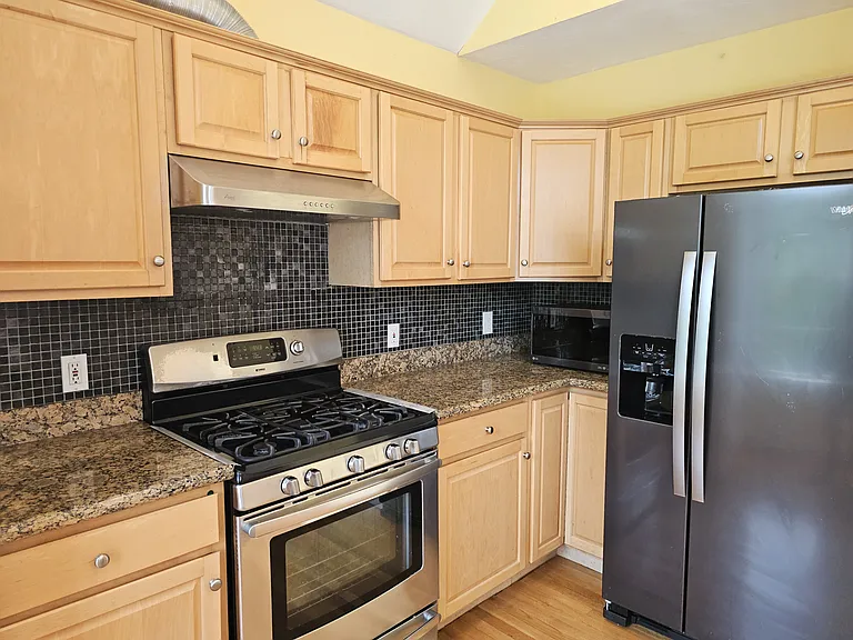 202 Falls Blvd — Photo 23