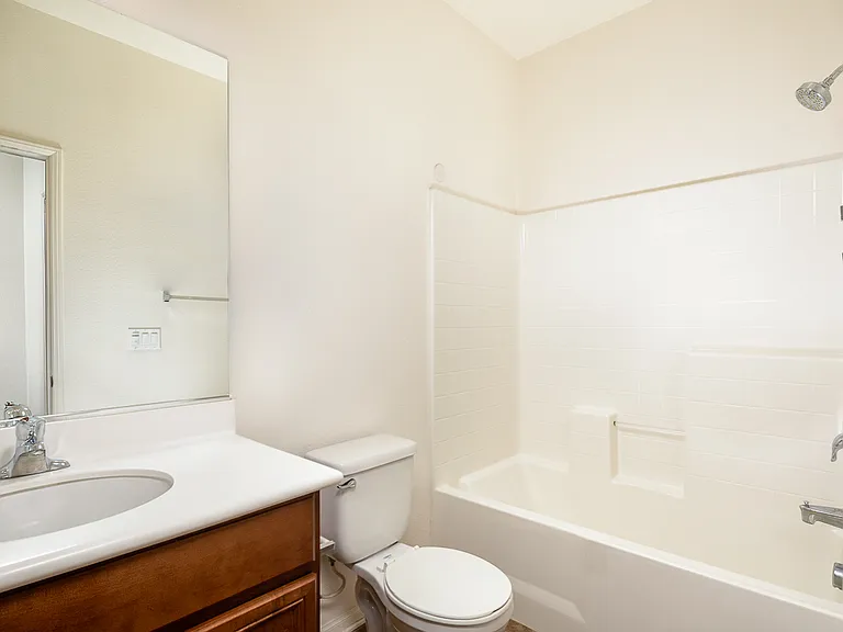 Jackson Pointe 111 Bathroom