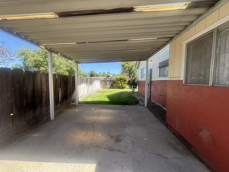 511 Coffee Rd — Photo 10