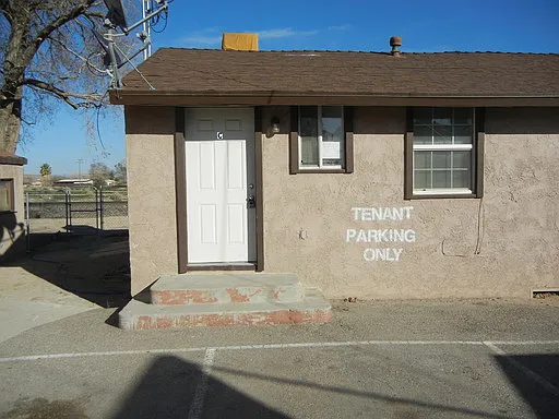 3042 Sierra Hwy APT C photo 1