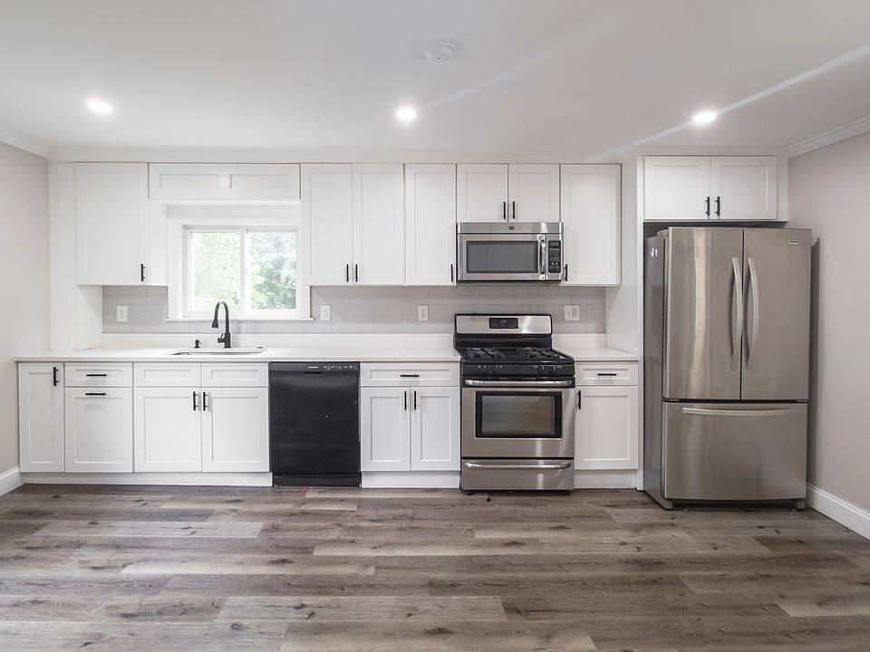 1st image of 290 Salem St #2