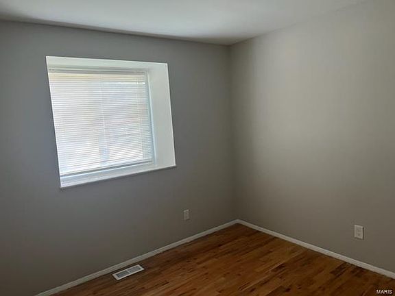 5th image of 2140 Aqueduct Dr