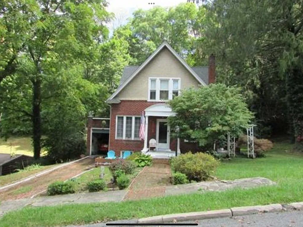 2141 Jefferson St photo 1