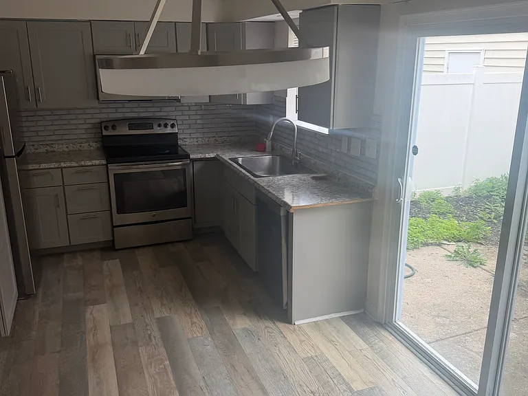 3171 Gracemore Ave — Photo 9