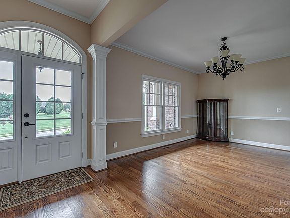 4th image of 721 Cedar Hill Dr