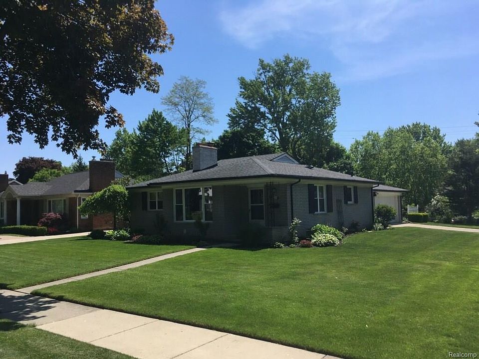 2nd image of 32210 Auburn Dr