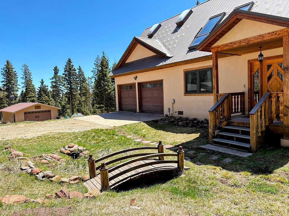 1st image of 215 Pleasant Meadow
