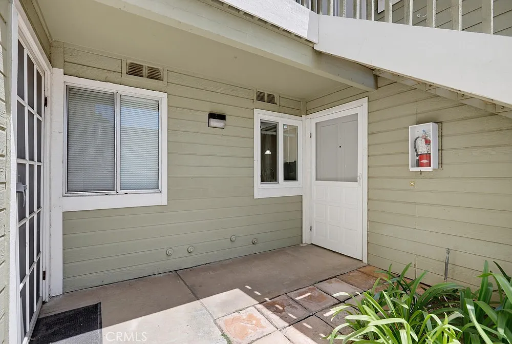 2 bed, 947 sqft, $3,300 — Photo 3