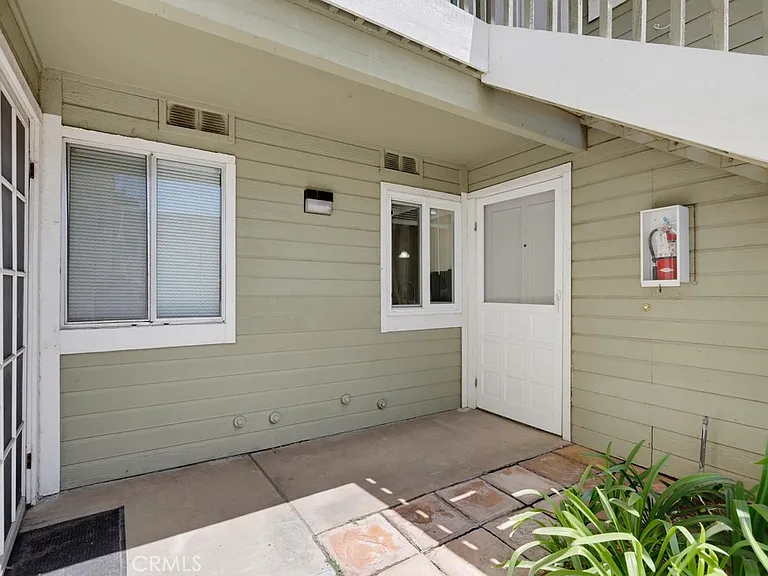 23411 Cambridge Rd — Photo 3