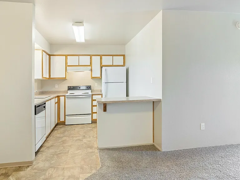 Brentwood Village — Photo 10