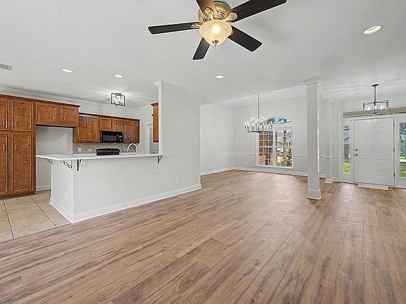 3rd image of 1627 Devon Dr