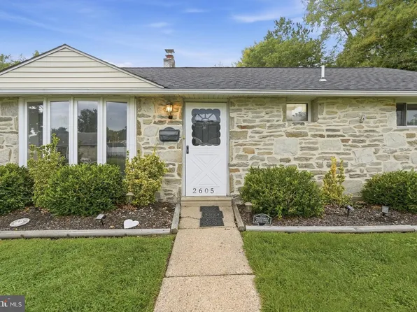 2605 Woodlawn Dr, Bristol, PA 19007