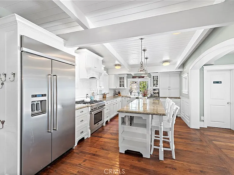 2830 Chateau Way — Photo 3
