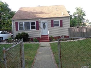 51 E Cedar St, Central Islip, NY 11722