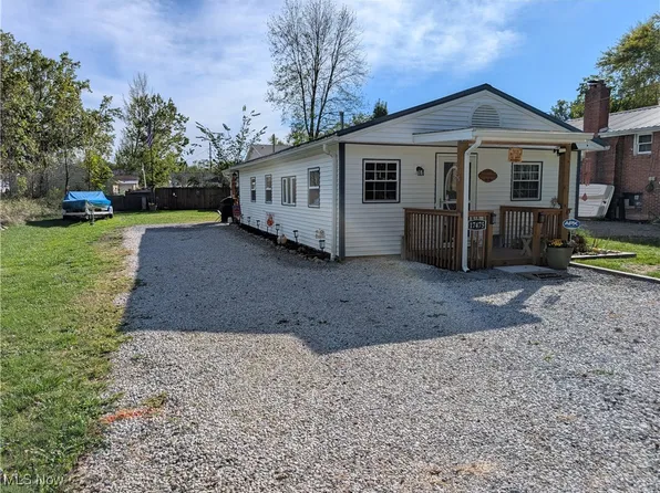 17475 Beach Ln, Lake Milton, OH 44429