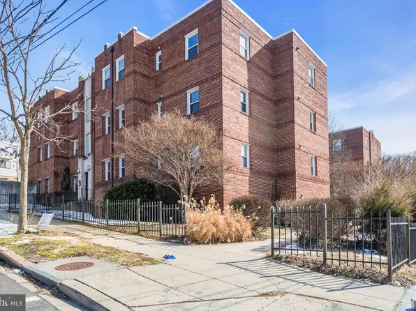 1800 28th Pl SE APT 201, Washington, DC 20010