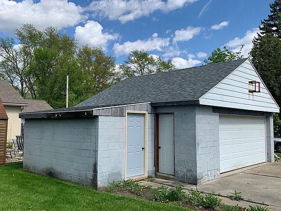 2nd image of 550 W 6th St