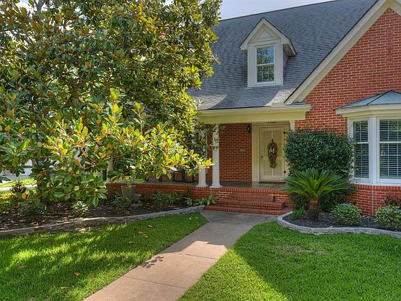 3rd image of 6 Cedar Lawn Dr N