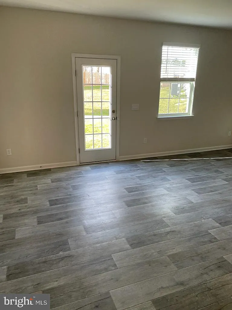 3 bed, 2.5 bath, 1504 sqft, $2,099 — Photo 4