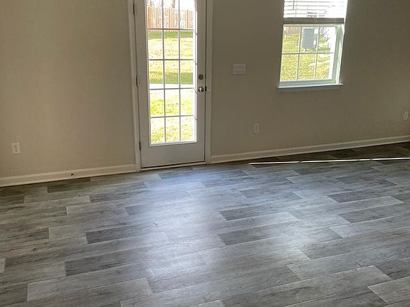 4th image of 413 Tevis St