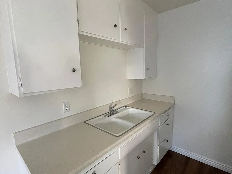 70 N Meridith Ave #6 — Photo 5