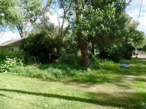 315 Olive Ave, Wibaux, MT 59353