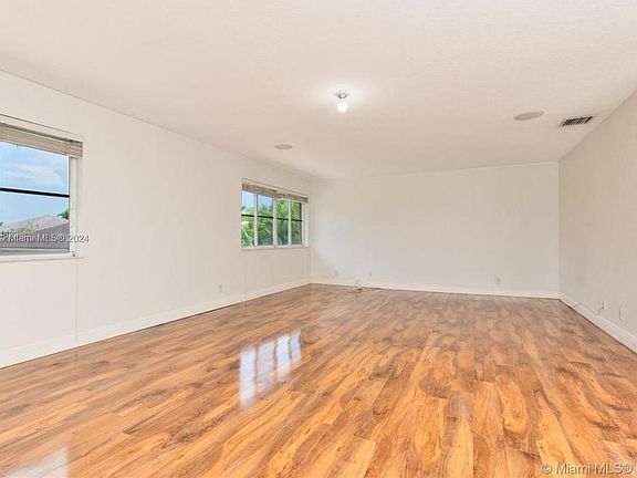 4th image of 1267 Skylark Dr