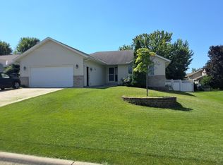 735 Willowbrook Dr NE, Owatonna, MN 55060