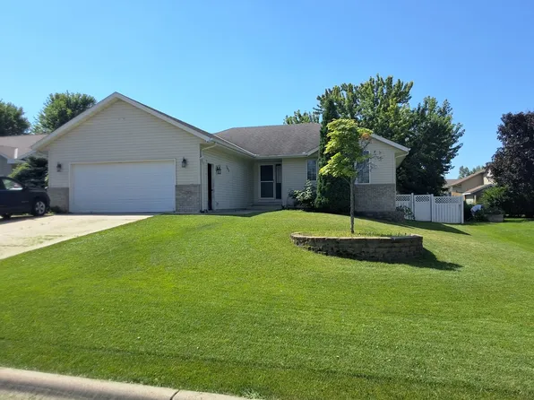 735 Willowbrook Dr NE, Owatonna, MN 55060