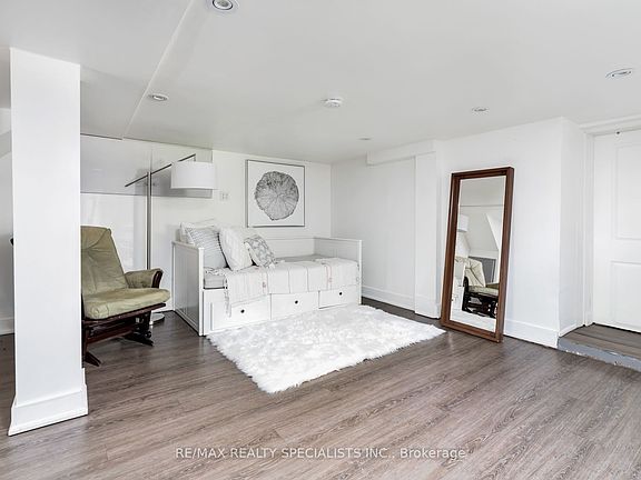 5th image of 290 Westmount Ave