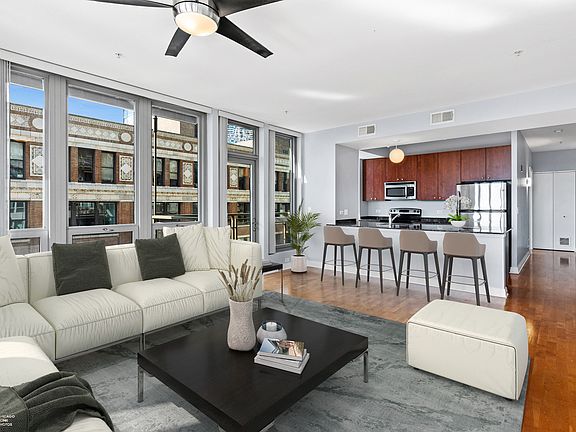 5th image of 565 W Quincy St Unit 909