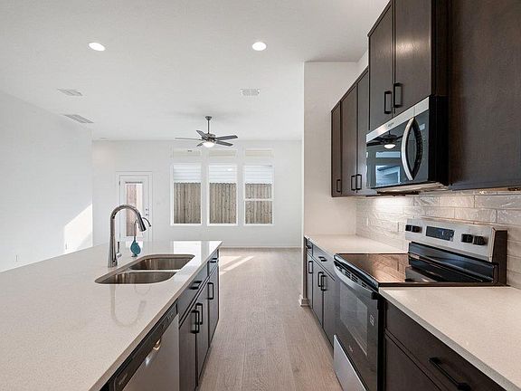 5th image of 2205 Cento Walk