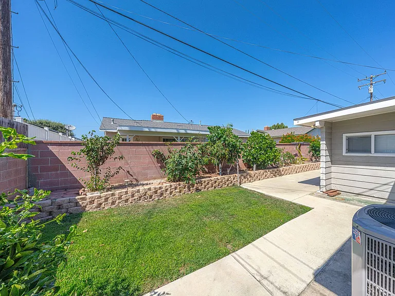 1817 E Morava Ave — Photo 29