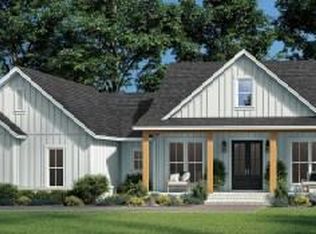 55 Bay Meadows Dr, Carriere, MS 39426