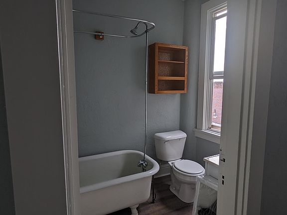 3rd image of 321 S Main St APT 8