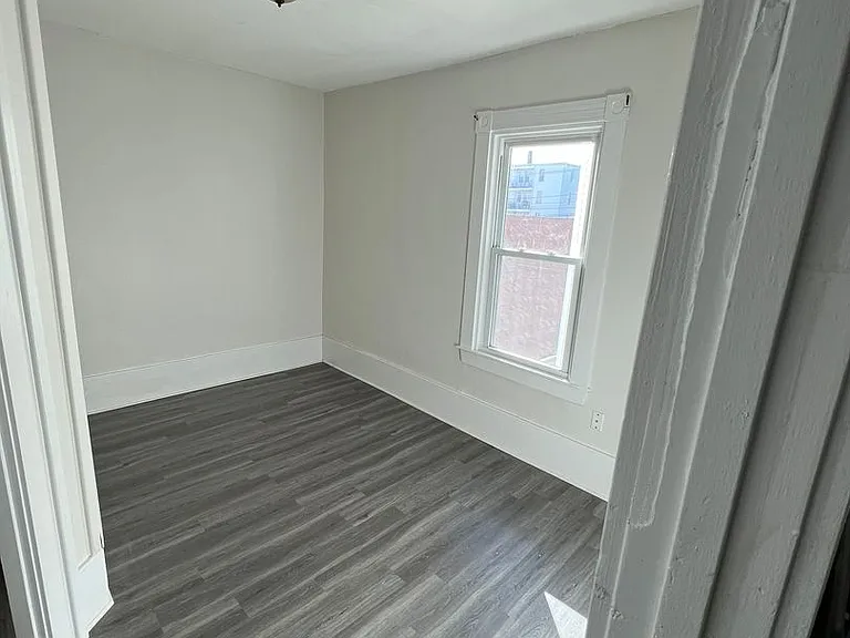 28 Tallman St — Photo 14