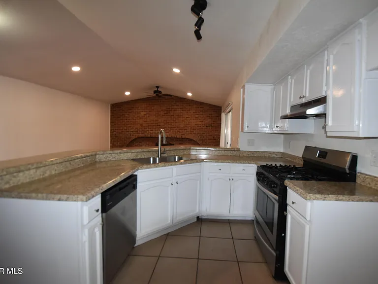 3417 Guthrie St — Photo 9
