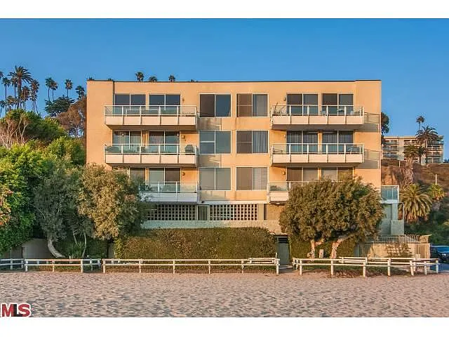 Building Exterior - 723 Palisades Beach Rd