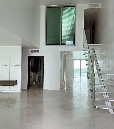 5th image of 7928 East Dr #2000
