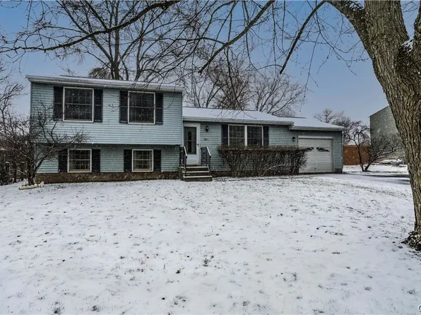 7611 Aster Dr, Liverpool, NY 13088