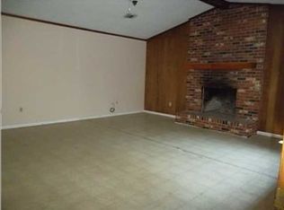 1256 Greenbriar St, Jackson, MS 39211