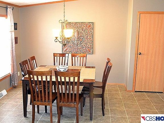4th image of 9611 Lincoln Ct