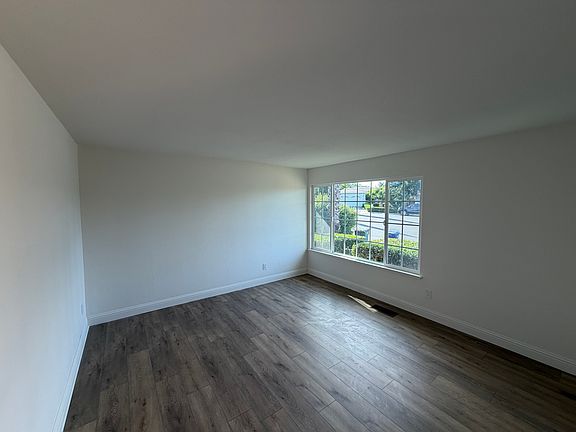 3rd image of 1089 Honey Ct