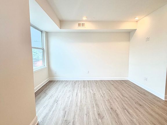 4th image of 2331-33 N 33rd St #4