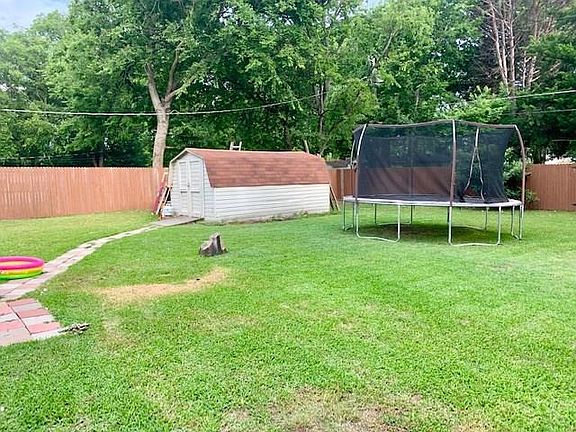 3rd image of 1612 Meadowbrook Dr