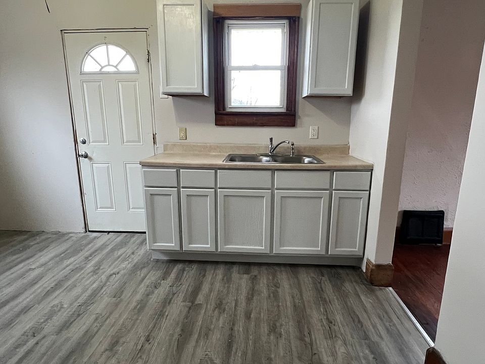 1st image of 113 Wood St