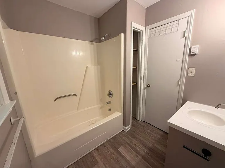 200 Memorial Park Dr — Photo 11